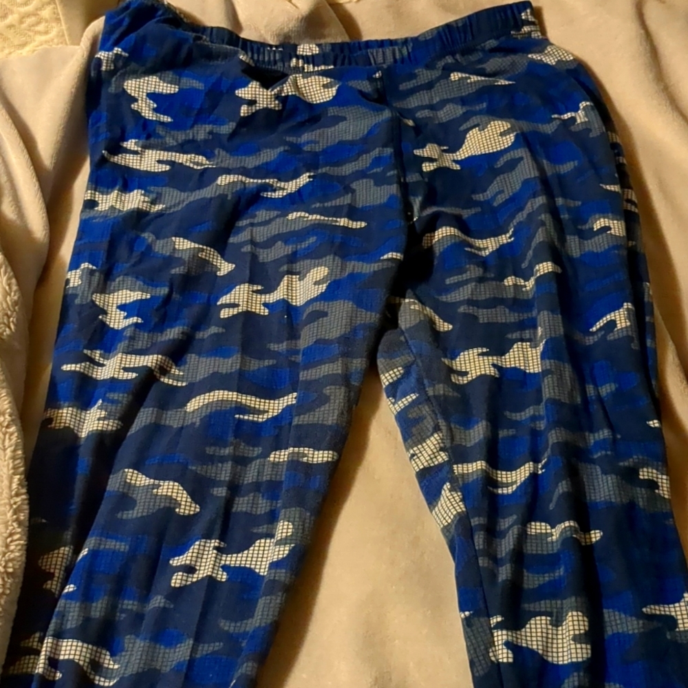 2 pairs of leggings